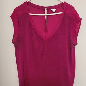 Merona short sleeve V-neck blouse in XL.